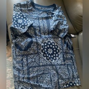 No boundaries large tee